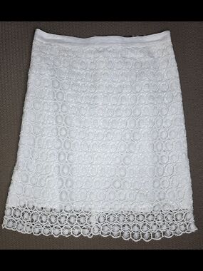LOFT White Lace Pencil Skirt with Circular Motif Sz 2